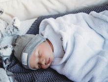 Load image into Gallery viewer, Top knot beanie Grey
